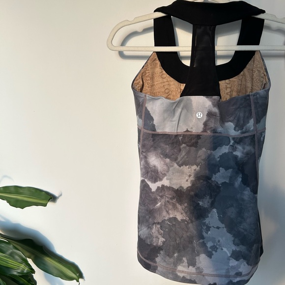 Lululemon workout tank - Picture 2 of 2